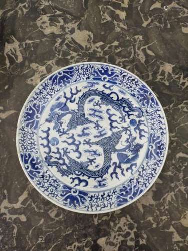 Deux assiettes en porcelaine bleu blanc Chine, épo…