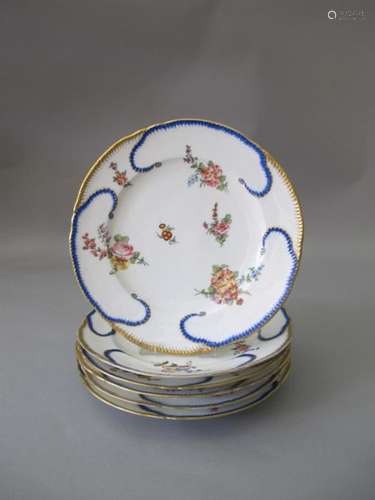 SEVRES 6 assiettes à bords contournés en pâte tend…