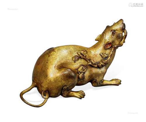 18世纪 汉藏风格铜鎏金衔桃枝吐宝鼠