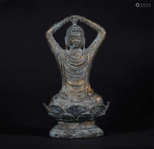 A LIAO DYNASTY BRONZE GILDED BUDDHA STATUE