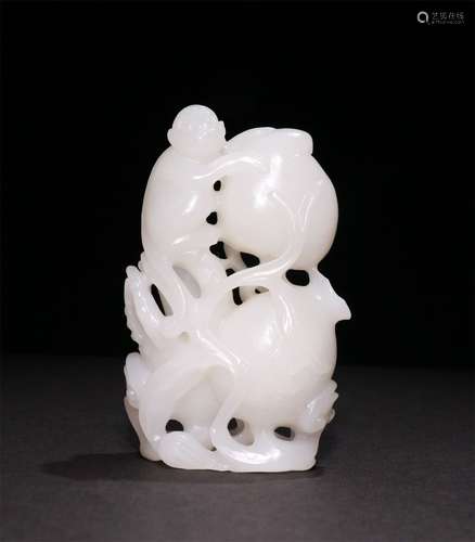 A QING DYNASTY HETIAN WHITE JADE CARVING