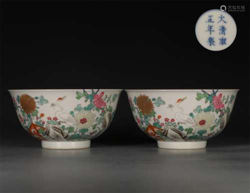 A PAIR OF QING YONGZHENG DYNASTY FAMILLE ROSE FLOWER BOWLS WITH CRANE PATTERN