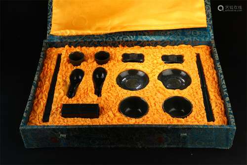 A SET OF OLD COLLECTION HETIAN JADE TABLEWARE