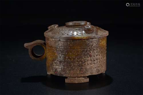 AN OLD COLLECTION OF ANCIENT JADE DRUM WITH NAIL PATTERN COVER CUP