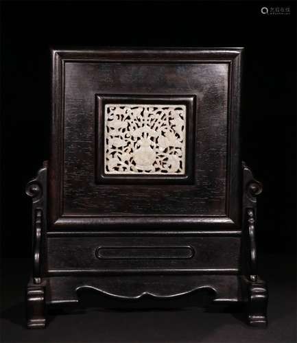 A QING DYNASTY HETIAN WHITE JADE SCREEN