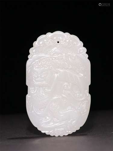 A QING DYNASTY HETIAN JADE SEED MATERIAL PENDANT