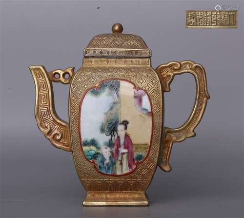 A QING QIANLONG DYNASTY PORCELAIN GILDED  TEAPOT WITH MOTHER AND SON