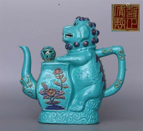 A YONGZHENG DYNASTY TURQUOISE POT