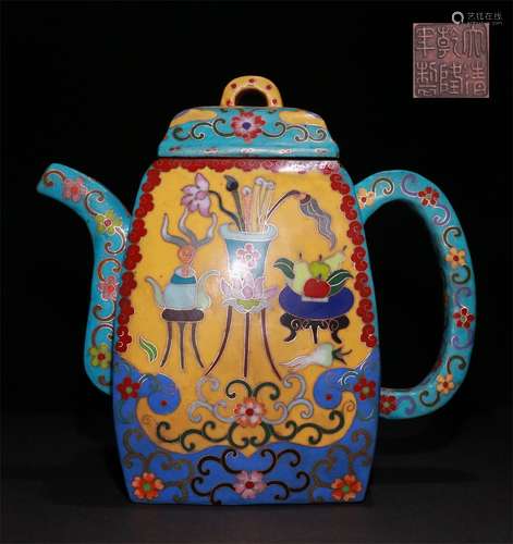 A QING DYNASTY ENAMEL TEAPOT WITH PURPLE CLAY PAINTING