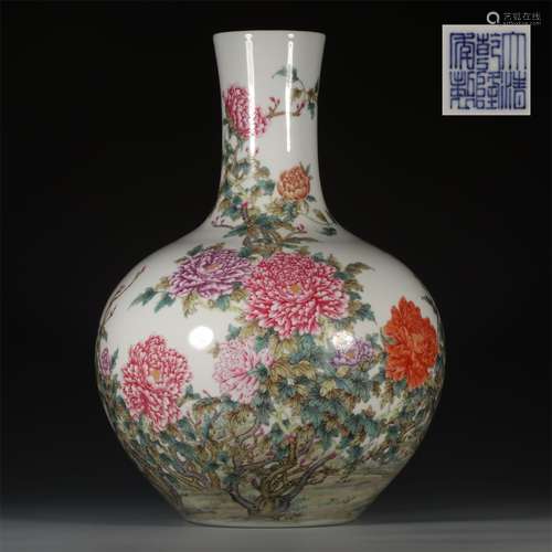 A QING QIANLONG DYNASTY FAMILLE ROSE PEONY GLOBULAR SHAPE VASE