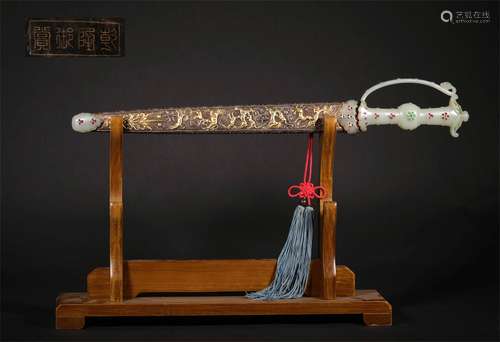 A QING QIANLONG DYNASTY WHITE JADE INLAID WITH PRECIOUS STONES KNIFE,HINDUSTAN