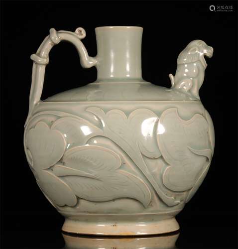 A SONG DYNASTY YUE KILN HOLDING POT