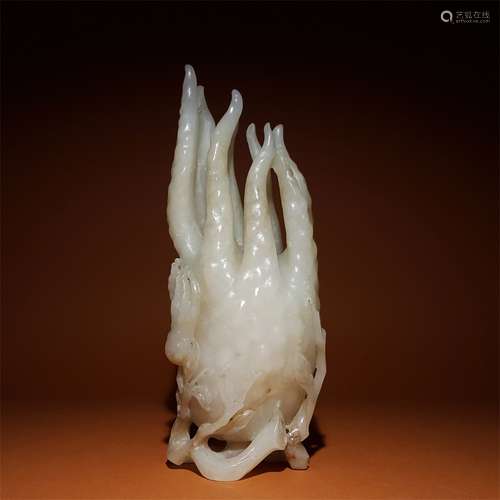 A QING DYNASTY HETIAN JADE BUDDHA'S HAND