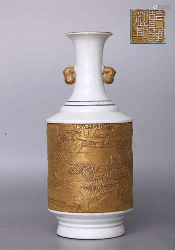 A PORCELAIN VASE WITH GOLD-PLATED CHARACTERS AND STORIES MADE BY EMPEROR QIANLONG