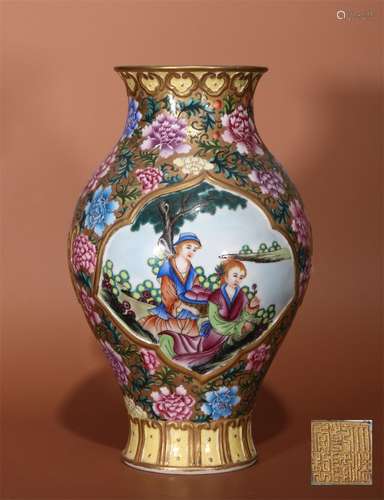 A QING QIANLONG DYNASTY ENAMEL OLIVE VASE WITH WESTERN FIGURES