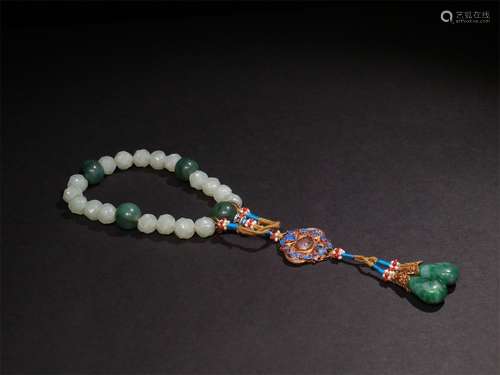 A QING DYNASTY HETIAN JADE EIGHTEEN BEADS HAND-HELD