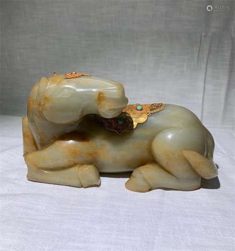 A MING DYNASTY WHITE JADE WITH GOLDEN HORSE