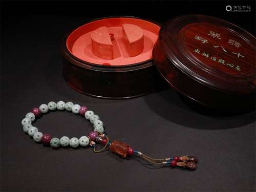 A QING DYNASTY NATURAL JADE EIGHTEEN BEADS HAND-HELD