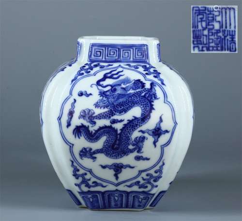 A QING QIANLONG DYNASTY BLUE AND WHITE DRAGON DESIGN AUSPICIOUS SQUARE JAR