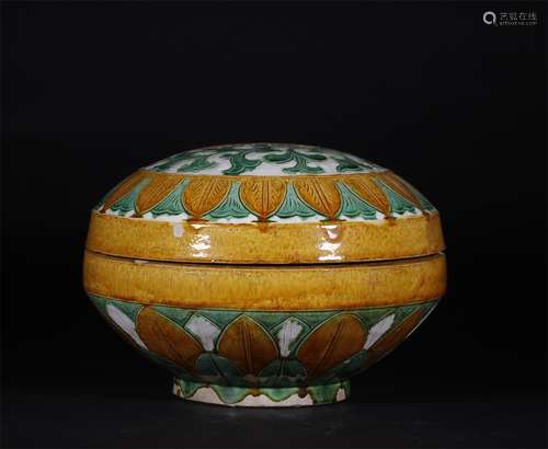 A LIAO DYNASTY TRICOLOR BOX