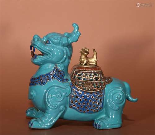 A YONGZHENG DYNASTY TURQUOISE KYLIN AROMATHERAPY INCENSE BURNER