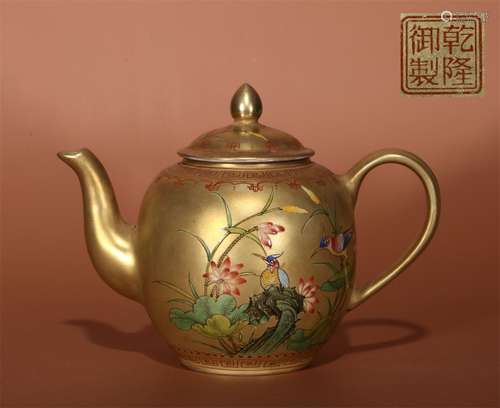 A QIANLONG DYNASTY IMPERIAL PORCELAIN GILDED FAMILLE ROSE AND BIRD POT