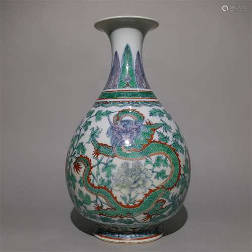 A QING DYNASTY  BUCKET COLOR BOTTLE WITH DRAGON AND PHOENIX PATTERNS