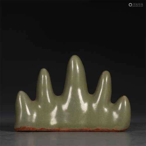 A SONG DYNASTY BLUE GLAZE LONGQUAN KILN PENHOLDER