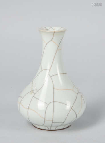 Chinese Ge type Porcelain Cabinet Vase