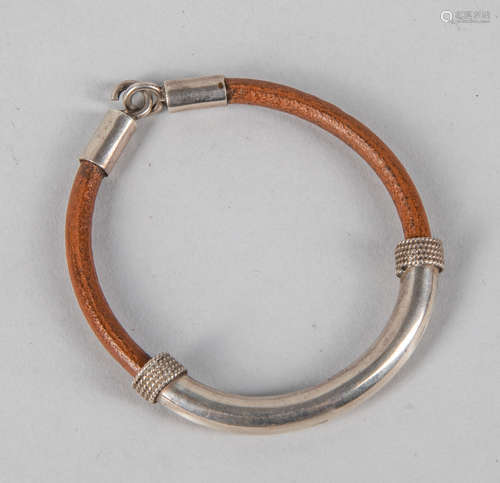 800 Silver Leather Hook Bangle Bracelet