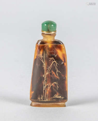 Chinese Shell Like Carved Snuff Bottle