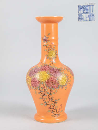 Chinese Export Enameled Porcelain Vase