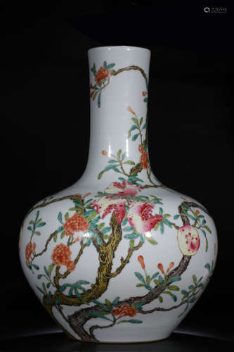 Chinese Famille Rose Nine Peach Bottle Vase, Marke
