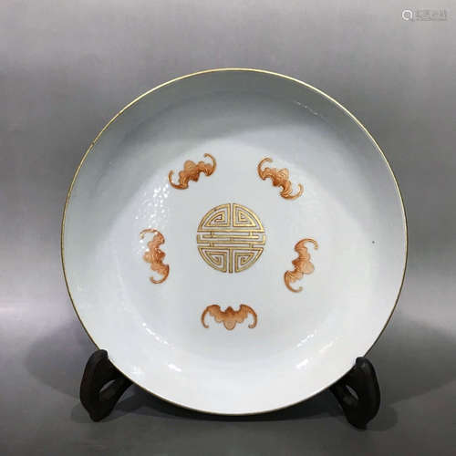 Chinese Famille Rose 5 Bats Porcelain Plate, Marke