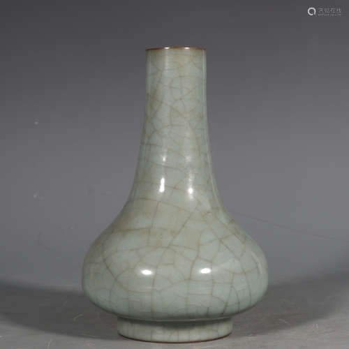 Chinese Crackle Glazed Porcelain Vase