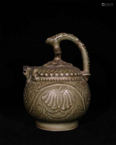 A SONG DYNASTY FLOWER CARVING POT WITH LION HEAD