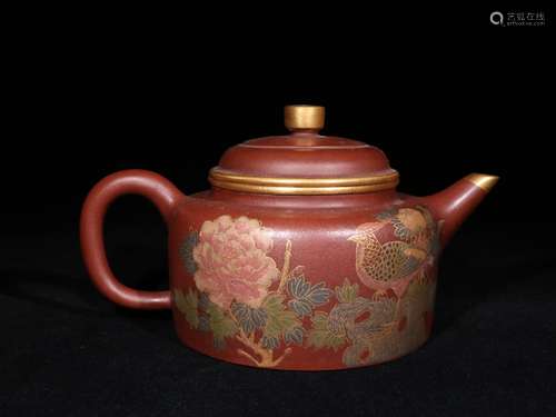 A QING DYNASTY BOCCARO TEAPOT