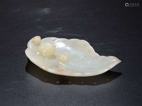 A HETIAN JADE FROG INCENSE HOLDER BASE