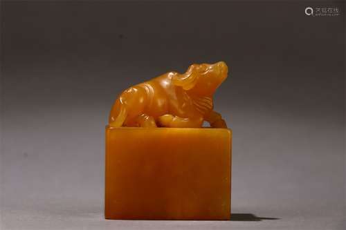 A QING DYNASTY TIAN HUANG CATTLE BOTTON SEAL