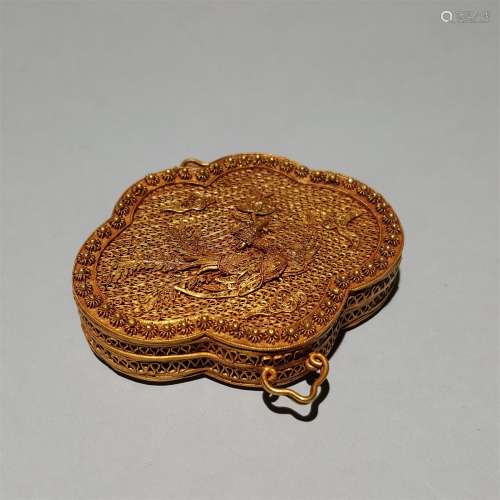 A QING DYNASTY PURE GOLD LACE PERFUME BOX