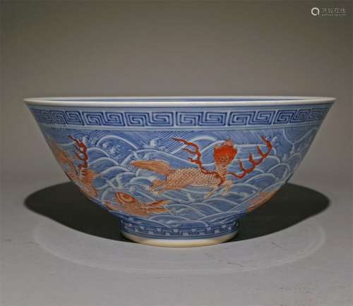 A QING DYNASTY BLUE AND WHITE BOWL WITH ALUM RED GLAZE ANIMAL