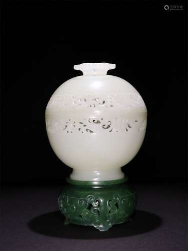 A QING DYNASTY WHITE JADE INCENSE BURNER