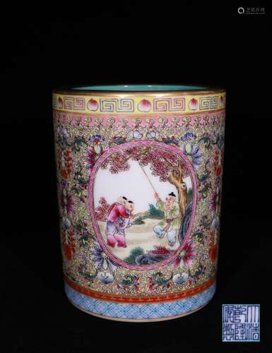 A QING DYNASTY FAMILLE ROSE BRUSH HOLDER