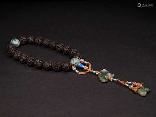 A QING DYNASTY EAGLEWOOD EIGHTEEN BEADS HAND STRING