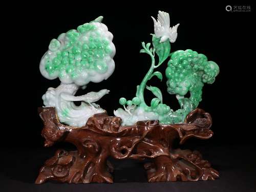 A QING DYNASTY JADEITE ORNAMENT