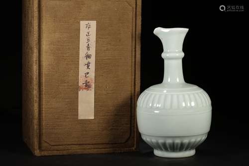 A Chinese Glaze Container With Lotus Carving