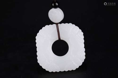 A Chinese Hetian Jade Pendant With Auspicious Pattern