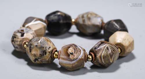 A Chinese Agate Bracelet