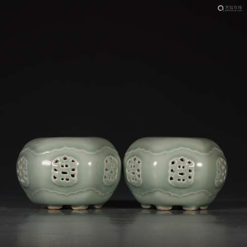 Pair Of Glaze Pillow Ornament