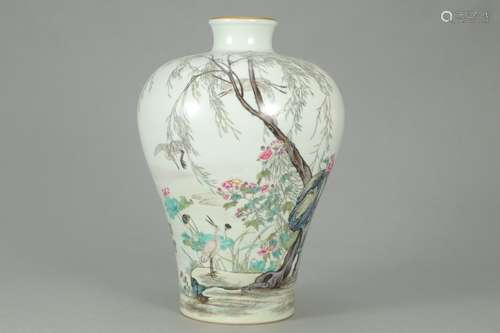 A Chinese Porcelain Famille Rose Floral&Bird Meiping Vase